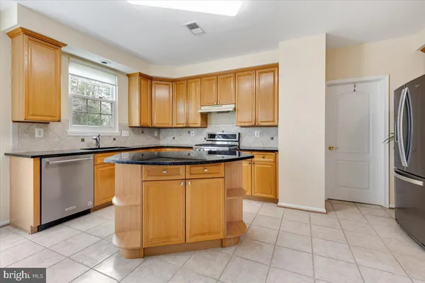 $1,100,000 | 6753 Edge Cliff Drive, Alexandria, VA 22315