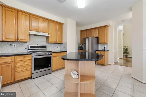 $1,100,000 | 6753 Edge Cliff Drive, Alexandria, VA 22315