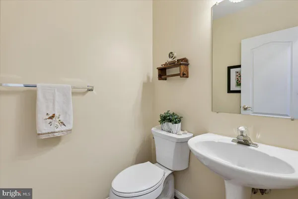 $1,100,000 | 6753 Edge Cliff Drive, Alexandria, VA 22315