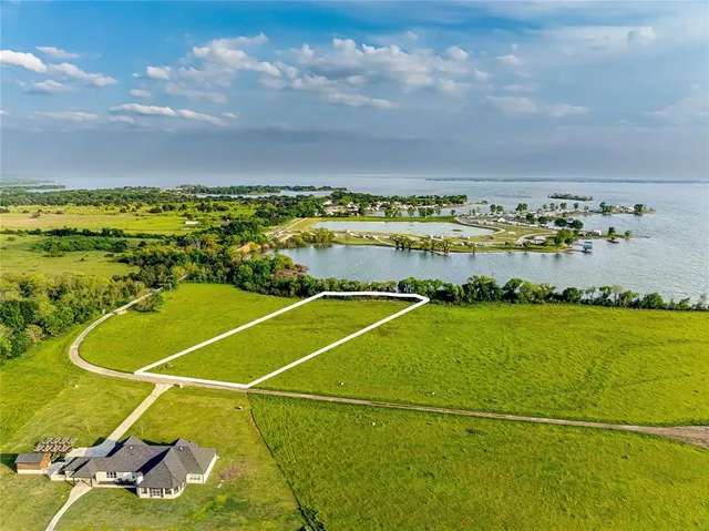 a view of a tennis court