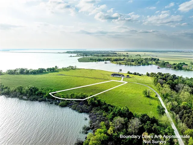 a view of a tennis court