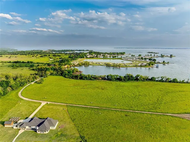 a view of a tennis court