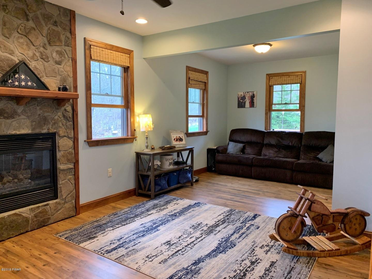 56 Huckleberry Road Newfoundland, PA 18445 - Photo 14 of 55 11-living room