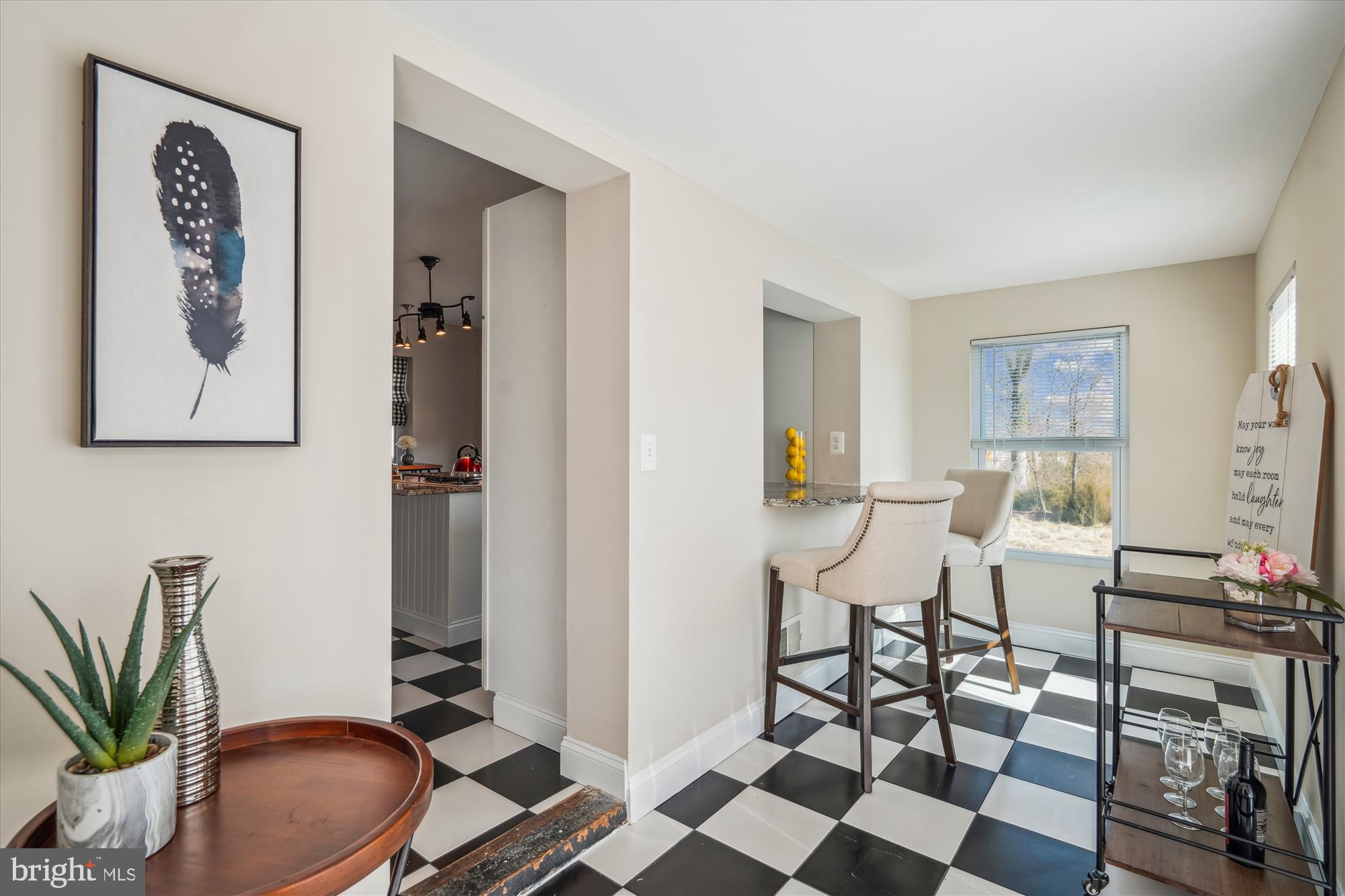 10117 High Ridge Road Laurel, MD 20723 - Photo 27 of 70 a work room with furniture and a potted plant