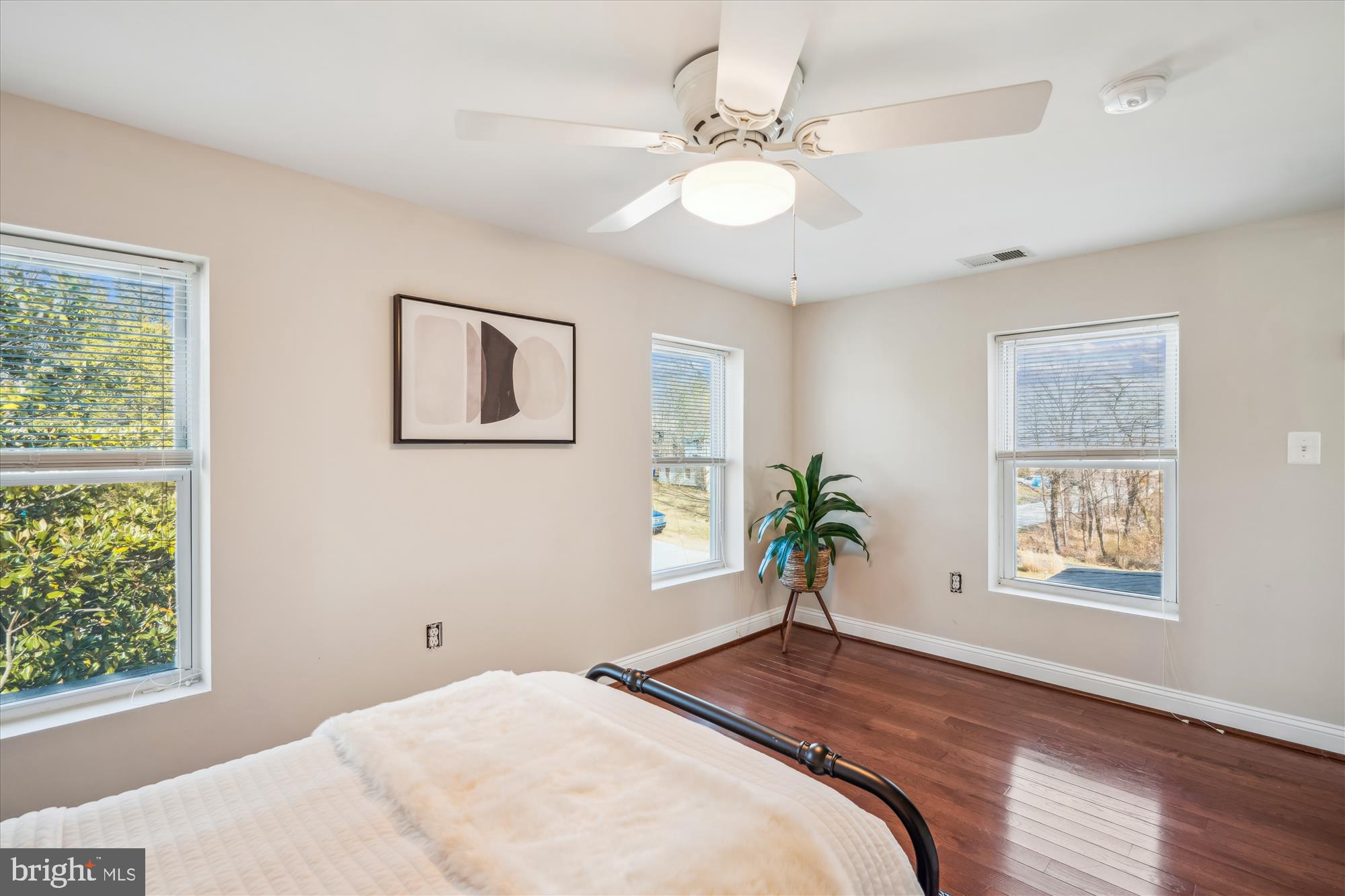 10117 High Ridge Road Laurel, MD 20723 - Photo 42 of 70 a bedroom with a large bed and a window