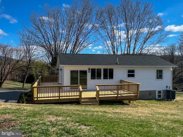 $585,000 | 22 Hopewell Lane, Sperryville, VA 22740
