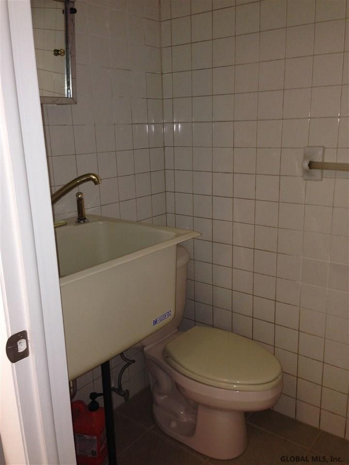 398 Anthony Street Niskayuna, NY 12309 - Photo 12 of 20 Photo 12