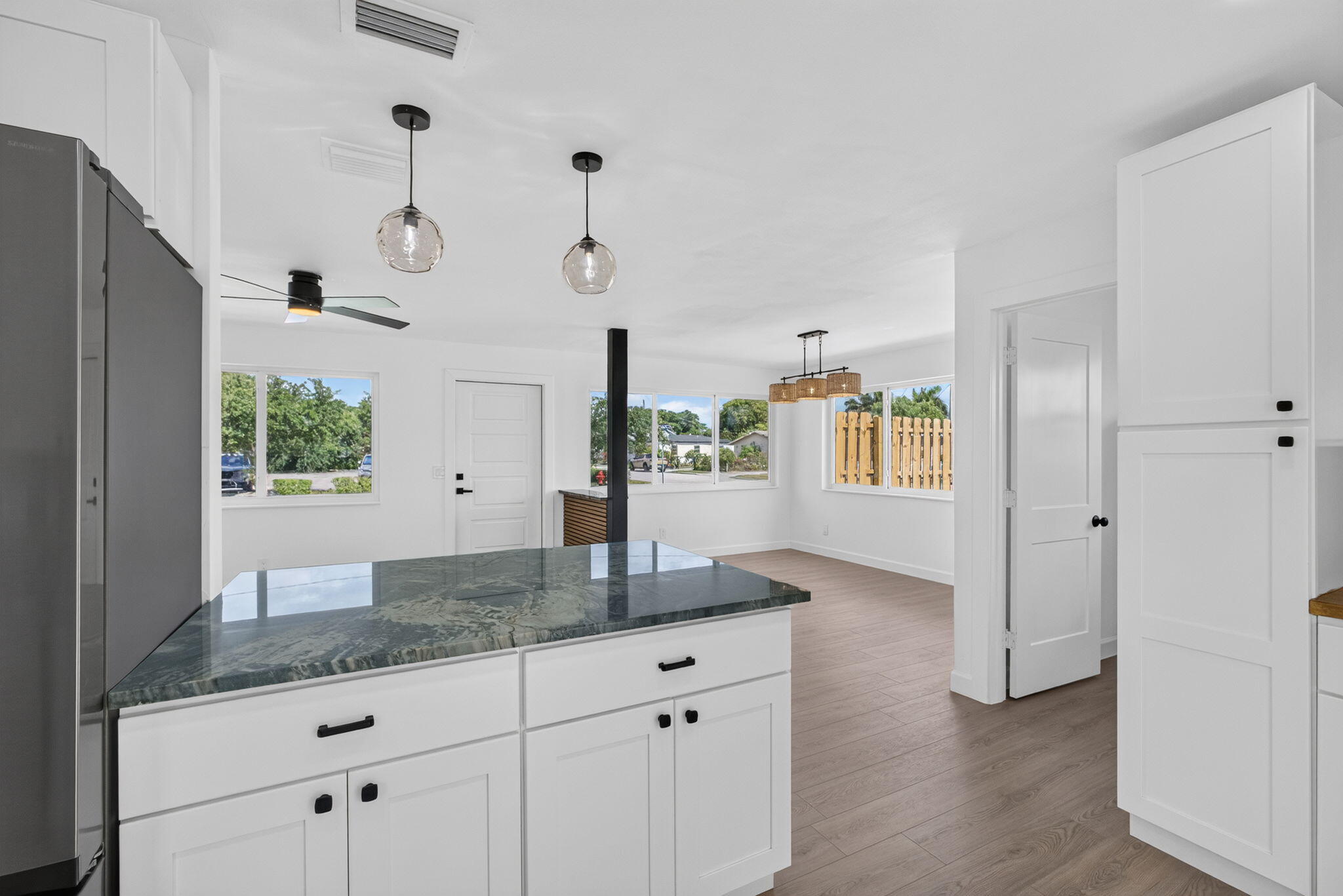 665 West 7th Street Riviera Beach, FL 33404 - Photo 18 of 62 Stunning Quartzite breakfast bar