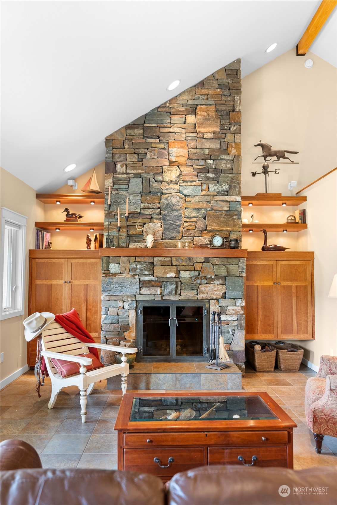 5 Wolfden Road Winthrop, WA 98862 - Photo 9 of 40 a living room with a table and chairs