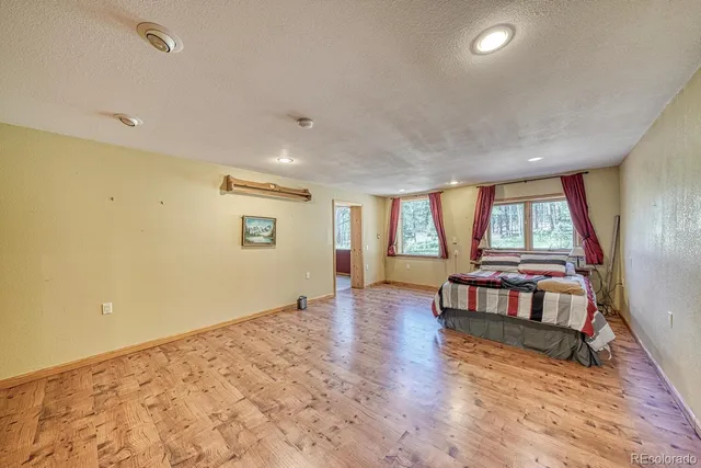 a view of livingroom with furniture and windows