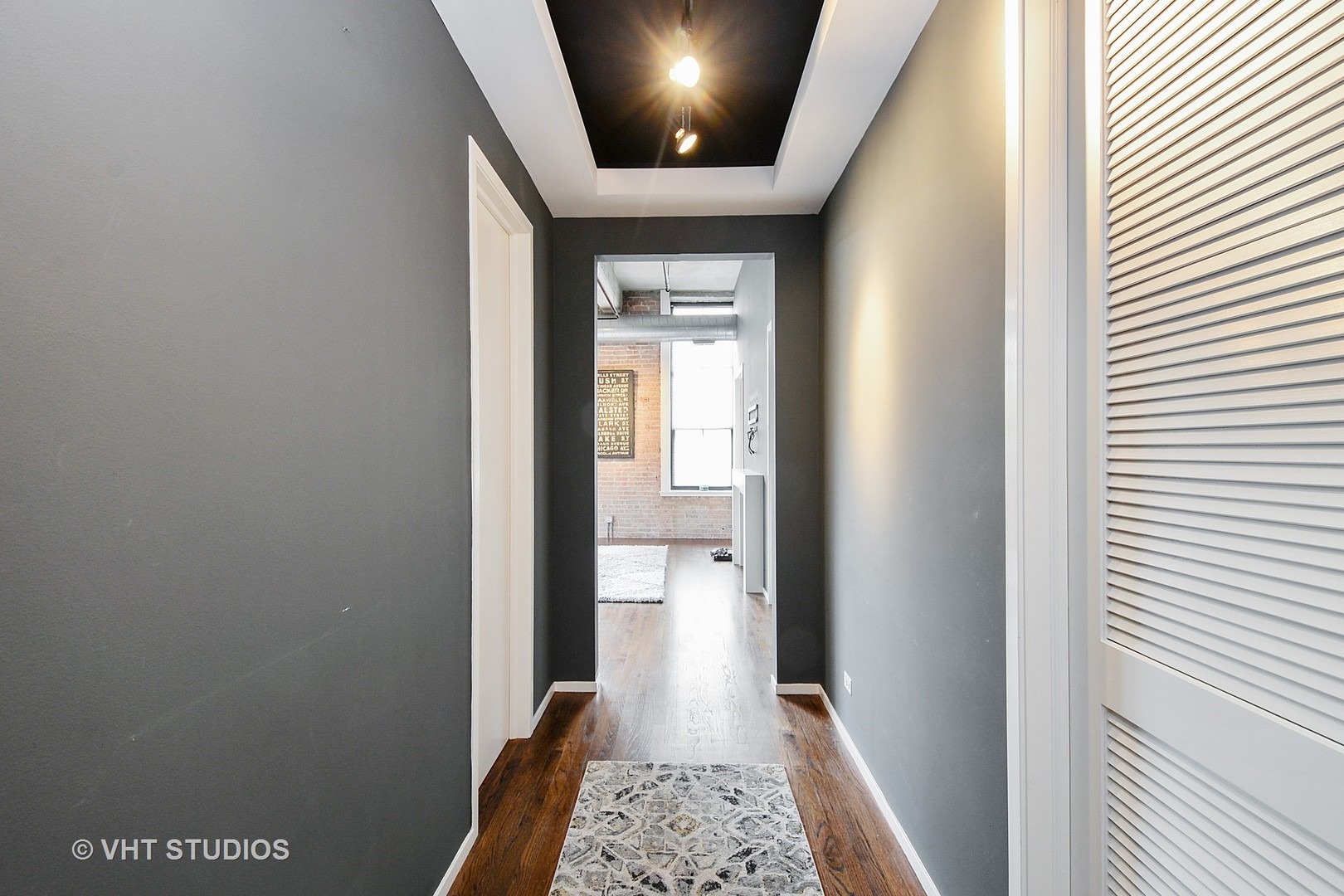 817 West Washington Boulevard, Unit 103 Chicago, IL 60607 - Photo 6 of 10 a view of a hallway to a bedroom