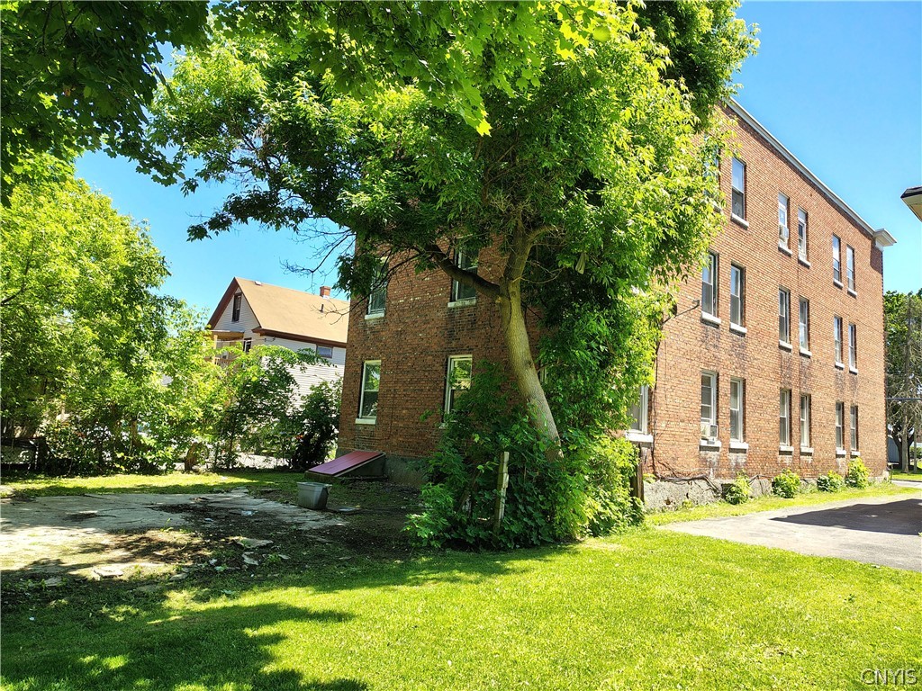 418 Bacon Street Utica, NY 13501 - Photo 3 of 50