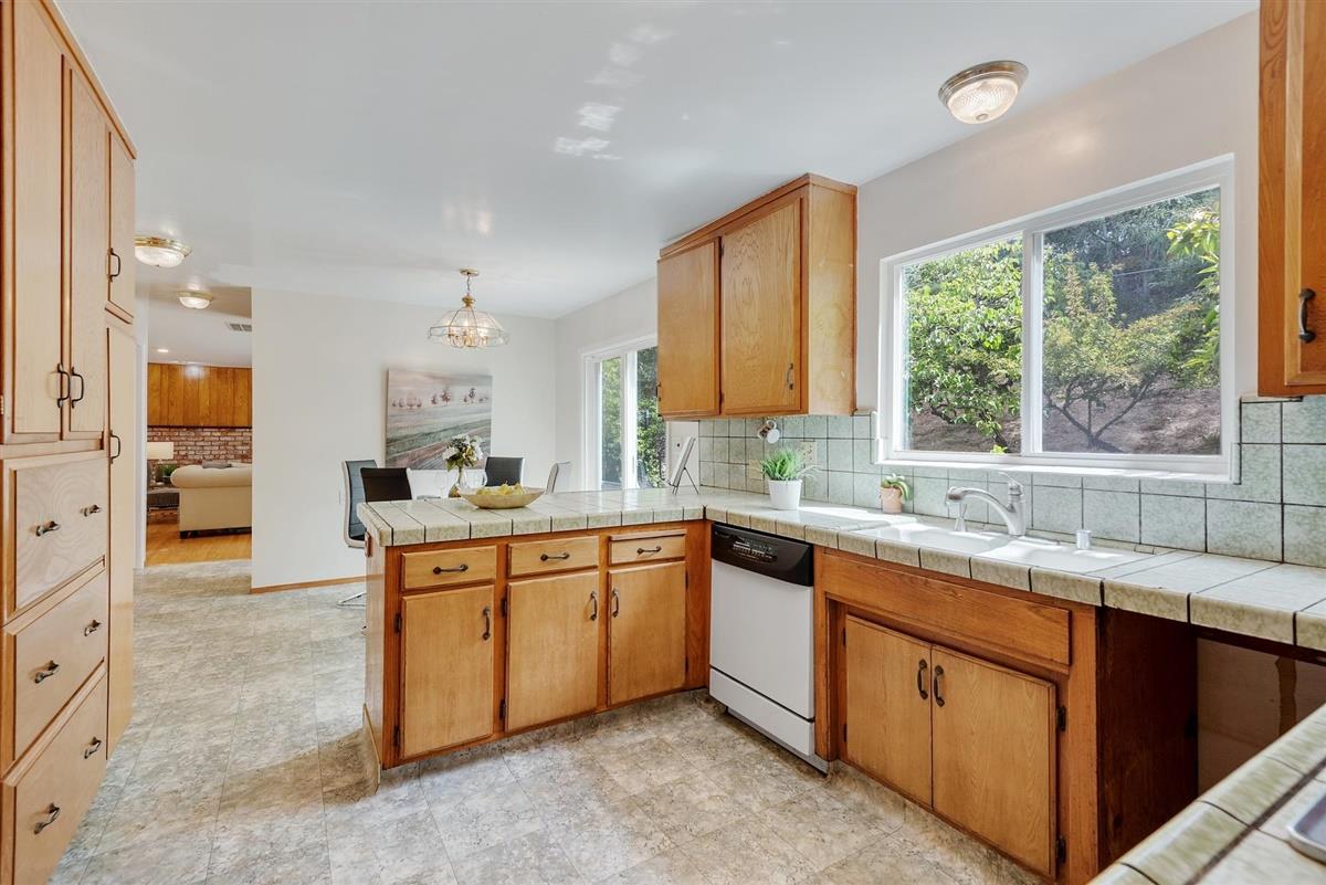 144 Belcrest Drive Los Gatos, CA 95032 - Photo 8 of 27