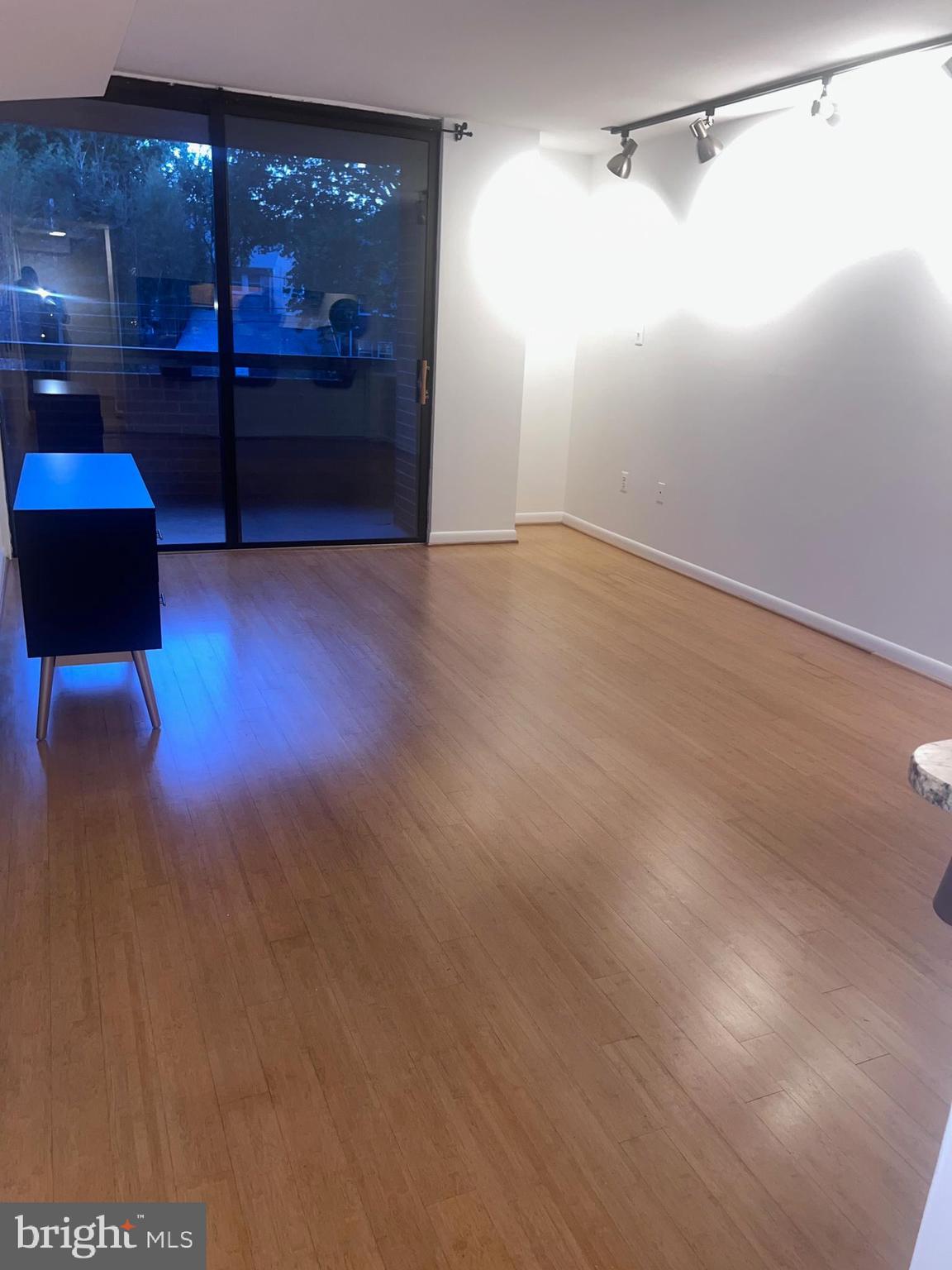 4444 Connecticut Avenue Northwest, Unit 303 Washington, DC 20008 - Photo 3 of 11 Living room