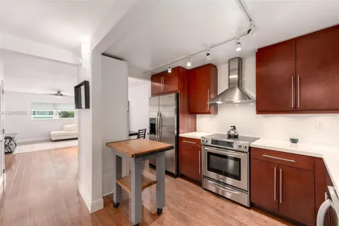 $309,000 | 611 Northeast 14th Avenue, Unit 206, Fort Lauderdale, FL 33304