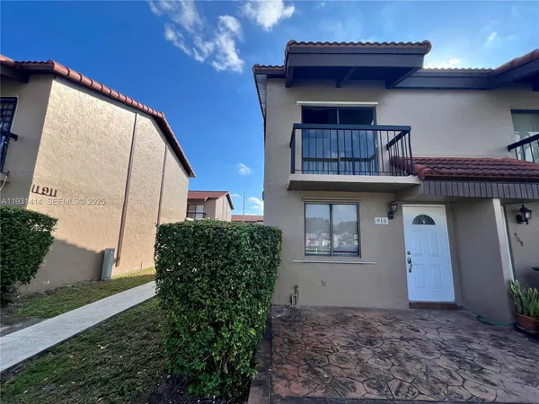 $2,900 | 1909 Southwest 107th Avenue, Unit 910, Miami, FL 33165