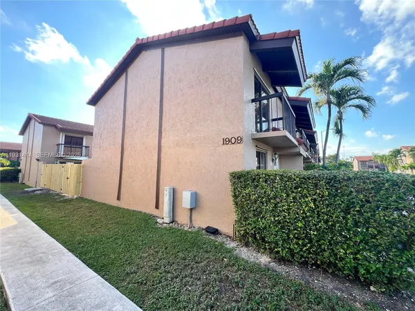 $2,900 | 1909 Southwest 107th Avenue, Unit 910, Miami, FL 33165