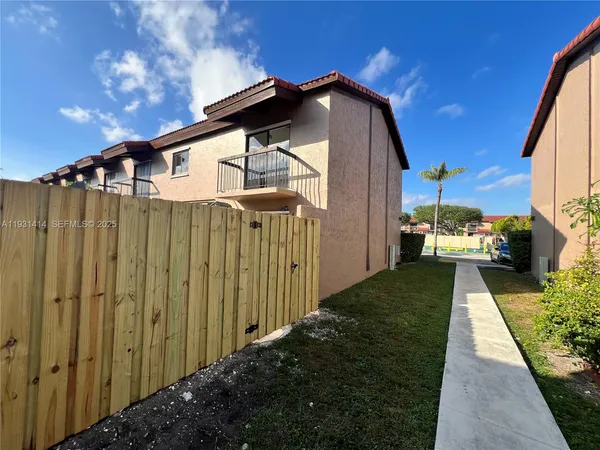 $2,900 | 1909 Southwest 107th Avenue, Unit 910, Miami, FL 33165