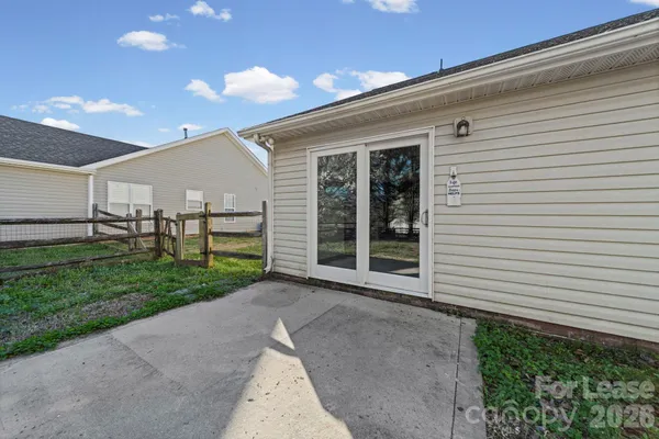 a view of a house with backyard and porch