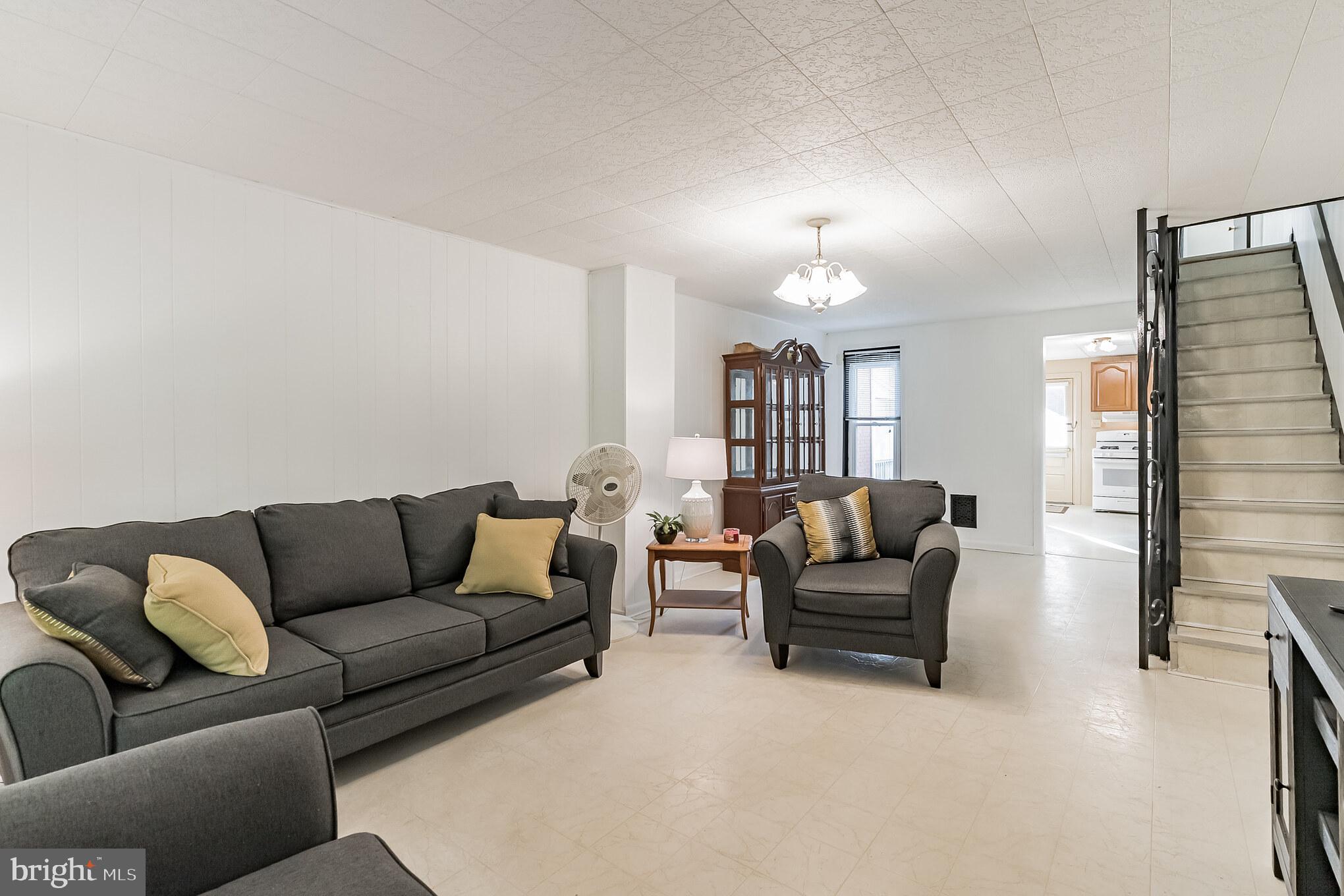 370 Valley Road Coatesville, PA 19320 - Photo 5 of 31 Living Room