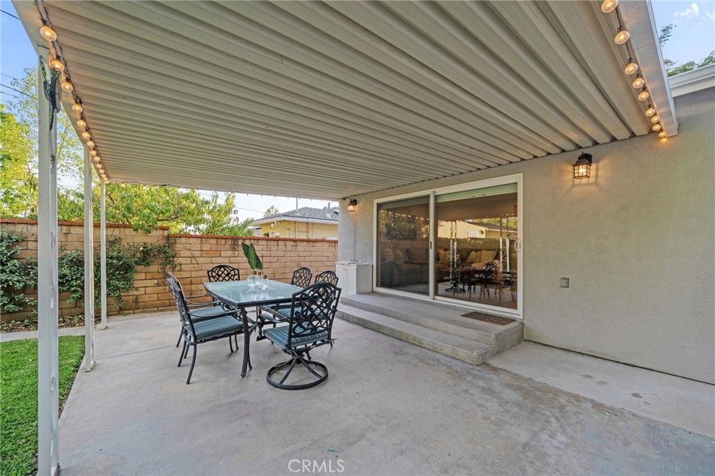 536 North Pennsylvania Avenue Glendora, CA 91741 - Photo 21 of 38 a patio with table and chairs