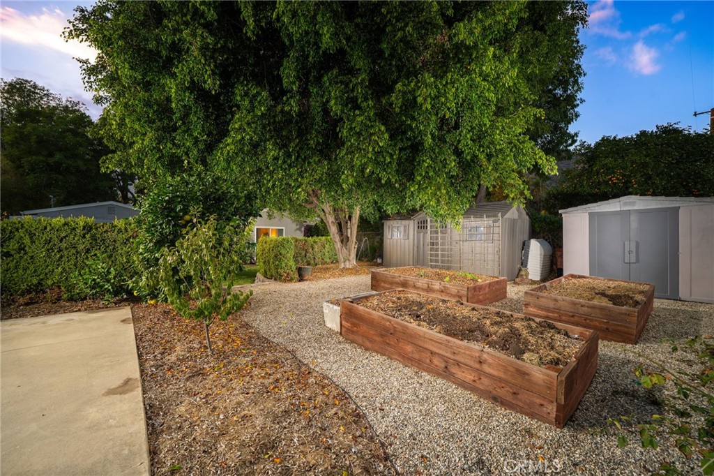 536 North Pennsylvania Avenue Glendora, CA 91741 - Photo 29 of 38 a view of a backyard of the house