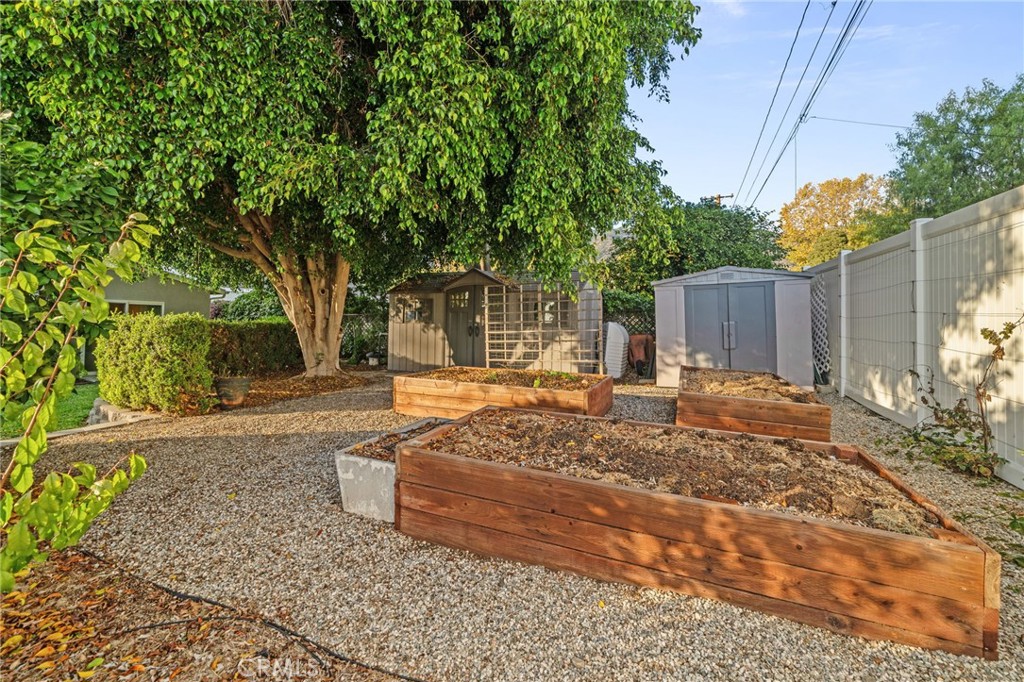 536 North Pennsylvania Avenue Glendora, CA 91741 - Photo 30 of 38 a view of a backyard of the house
