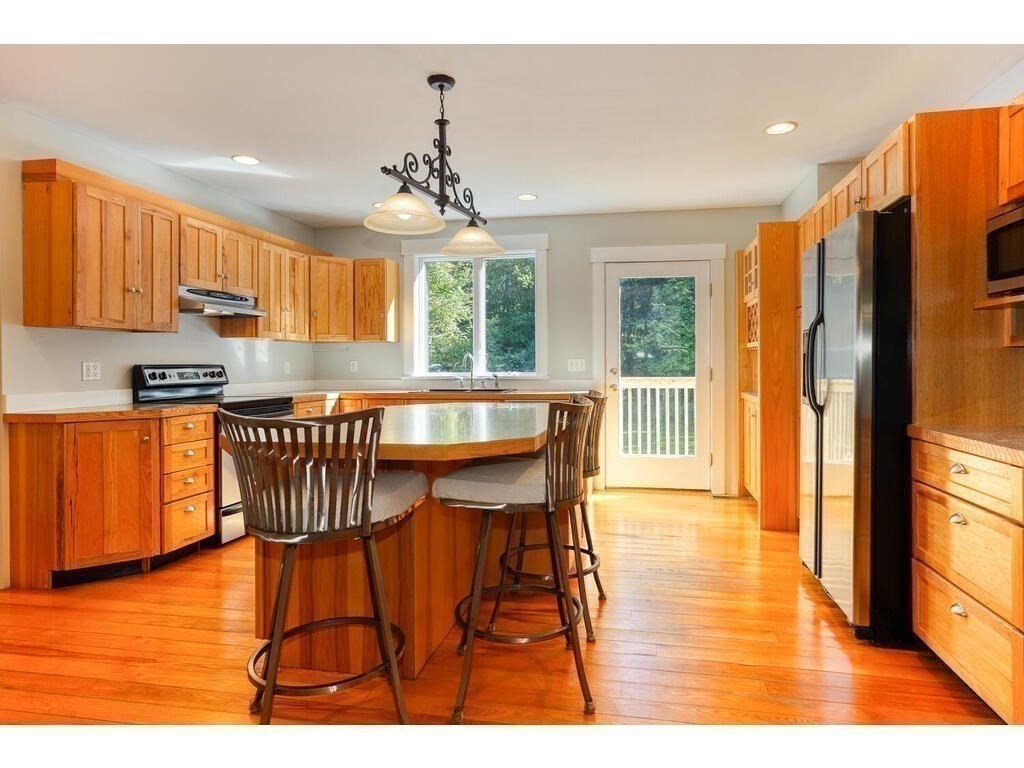 296 Berlin Road Bolton, MA 01740 - Photo 5 of 29