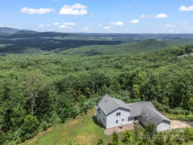 a view of an house with a yard