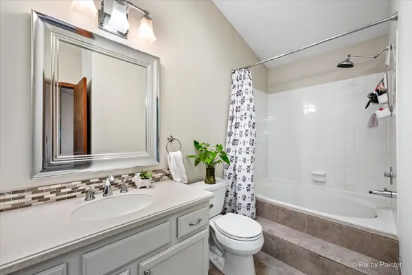 $310,000 | 20 North Oltendorf Road, Streamwood, IL 60107