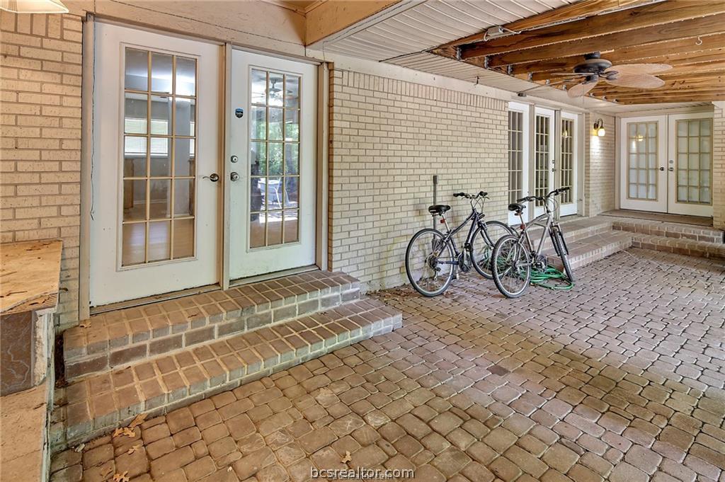305 West Brookside Drive Bryan, TX 77801 - Photo 40 of 43