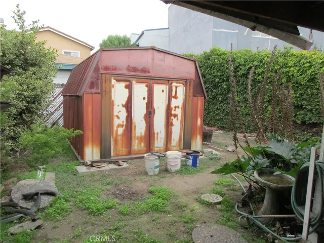 a front view of house with yard