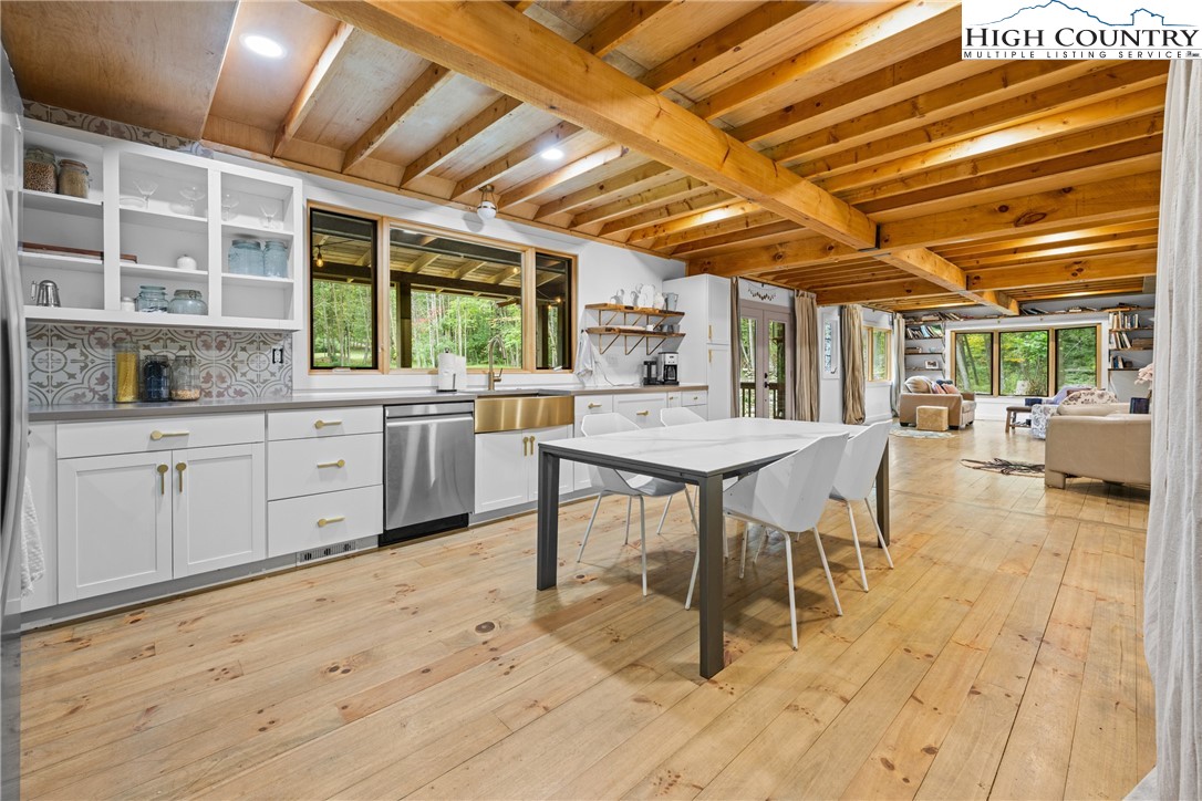 812 Jake's Mountain Road Deep Gap, NC 28618 - Photo 23 of 50 Gallery Image 23