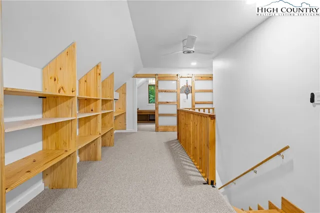 a view of entryway with workspace