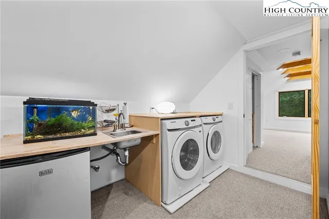 a view of utility room with washer and dryer