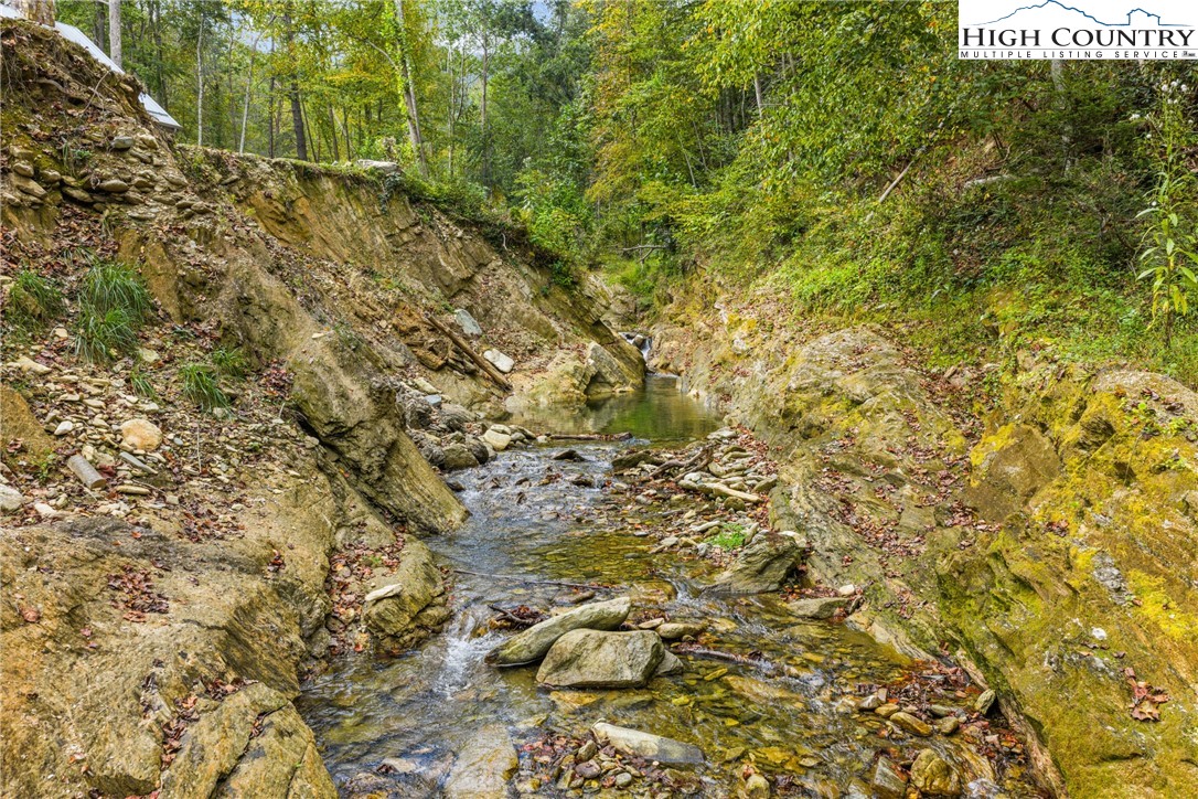 812 Jake's Mountain Road Deep Gap, NC 28618 - Photo 6 of 50 Gallery Image 6