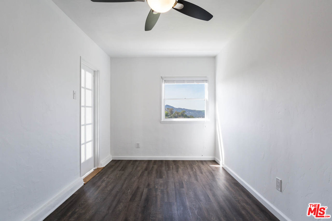 1212 Scenic Drive Glendale, CA 91205 - Photo 14 of 42 an empty room with a window