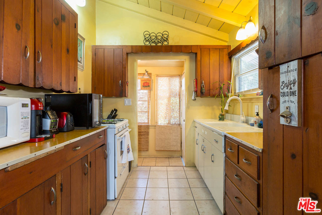 1212 Scenic Drive Glendale, CA 91205 - Photo 29 of 42 a kitchen with stainless steel appliances a sink dishwasher stove and refrigerator