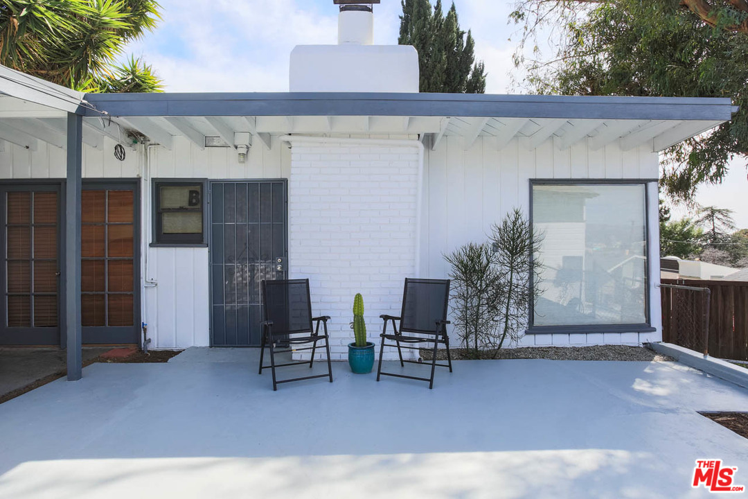 1212 Scenic Drive Glendale, CA 91205 - Photo 34 of 42 a backyard of a house with chairs