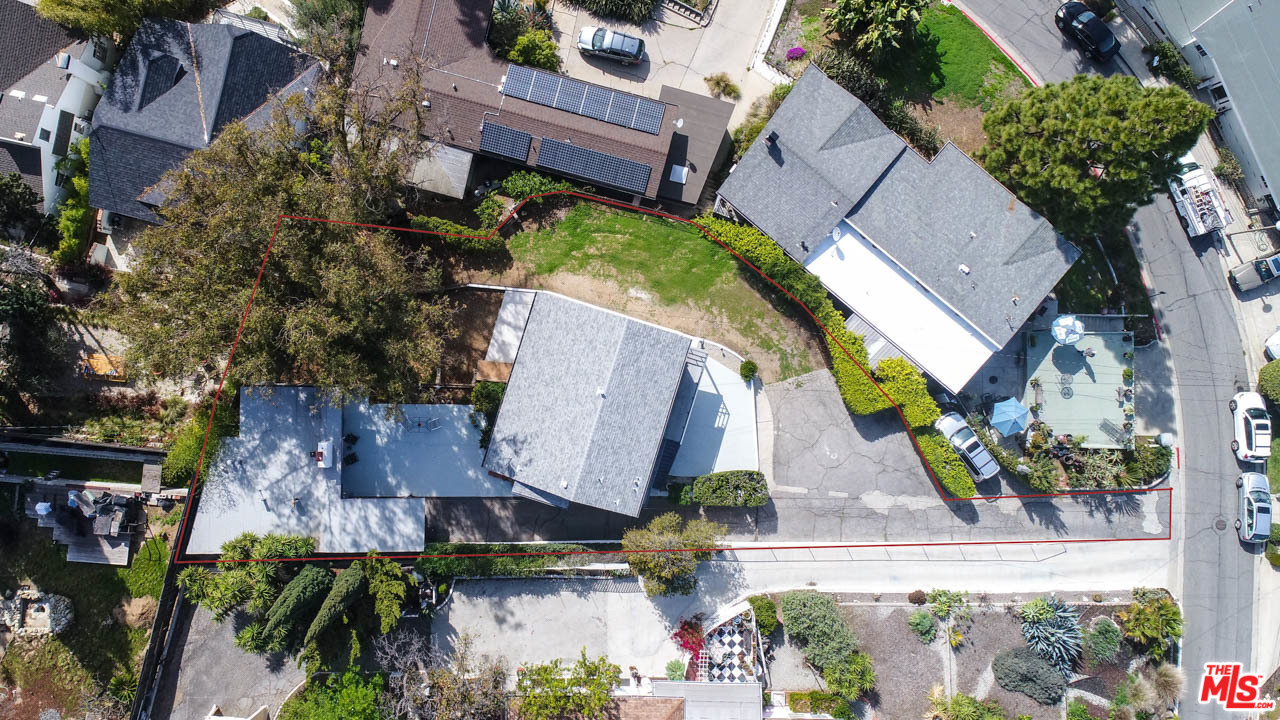 1212 Scenic Drive Glendale, CA 91205 - Photo 40 of 42 an aerial view of a house