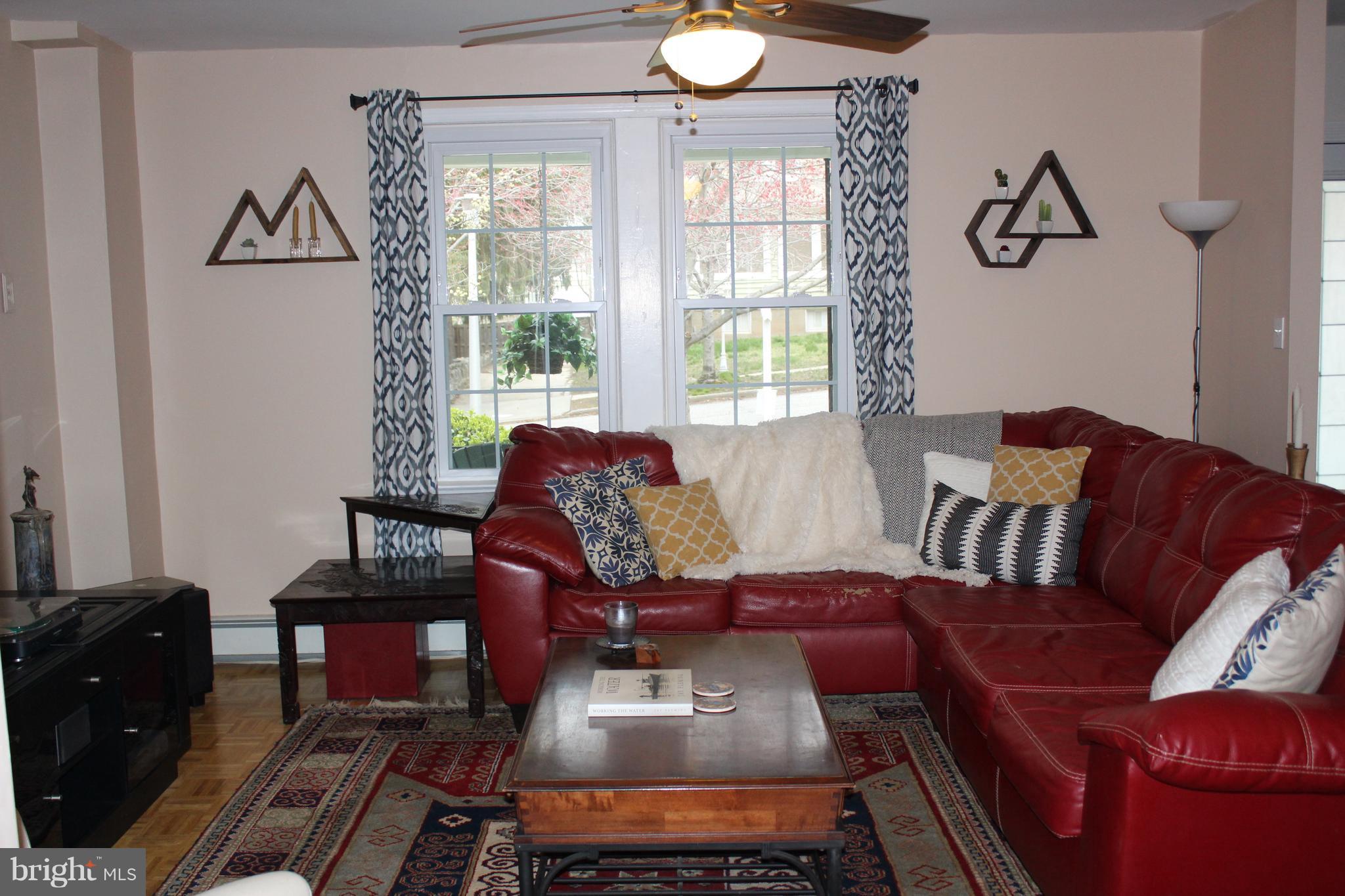 3207 Beverly Road Baltimore, MD 21214 - Photo 11 of 23 Living Room