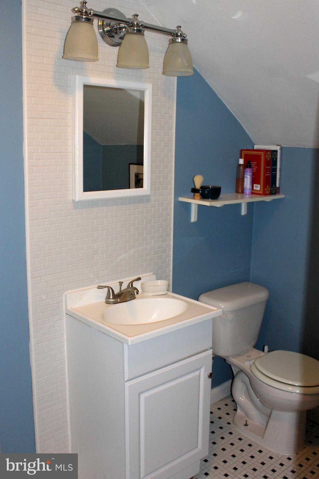 3207 Beverly Road Baltimore, MD 21214 - Photo 15 of 23 Bath (Master)