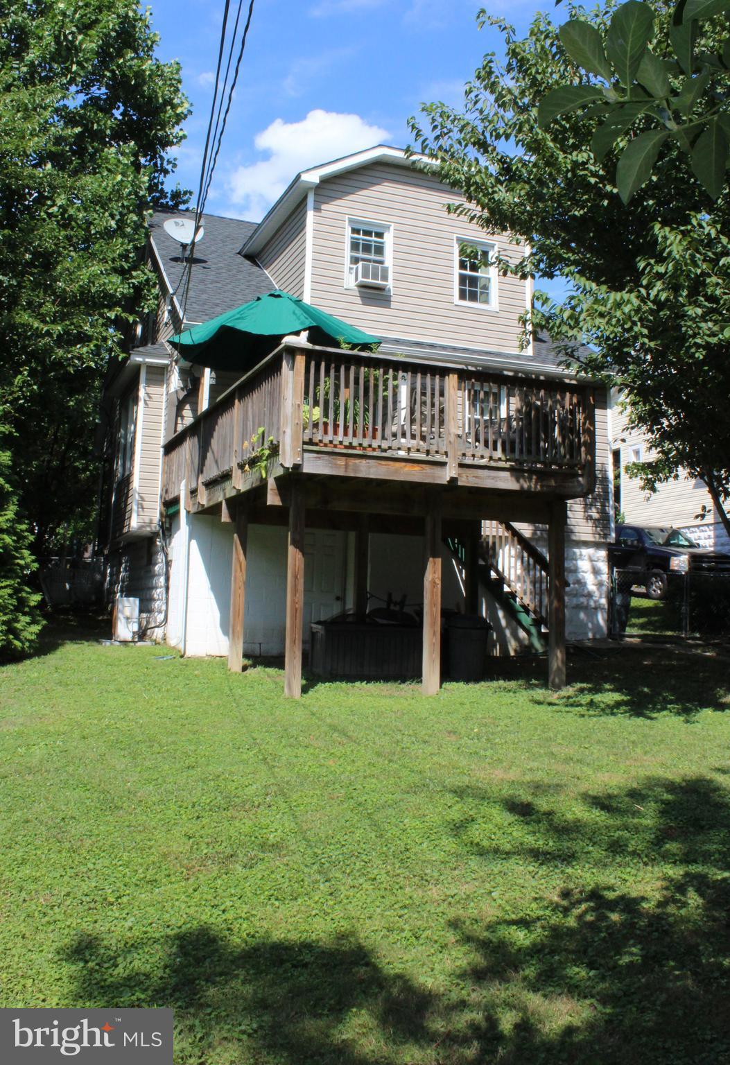 3207 Beverly Road Baltimore, MD 21214 - Photo 4 of 23 Large yard for entertaining