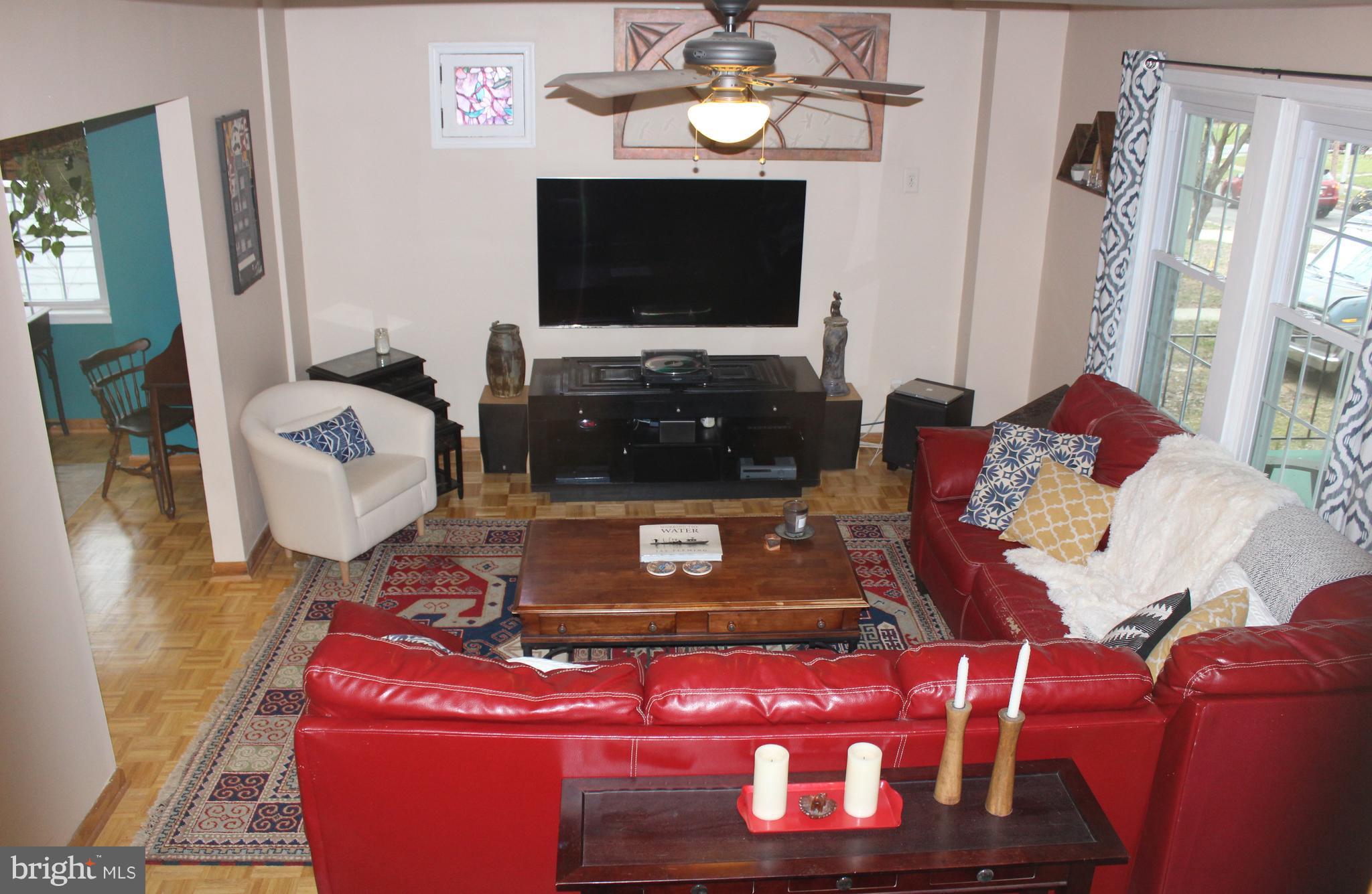 3207 Beverly Road Baltimore, MD 21214 - Photo 10 of 23 Large living area