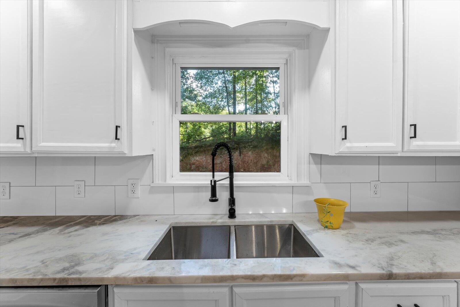 237 Southwest Forest Hill Road Dalton, GA 30720 - Photo 11 of 35 24-237 Forest Hill Rd-9