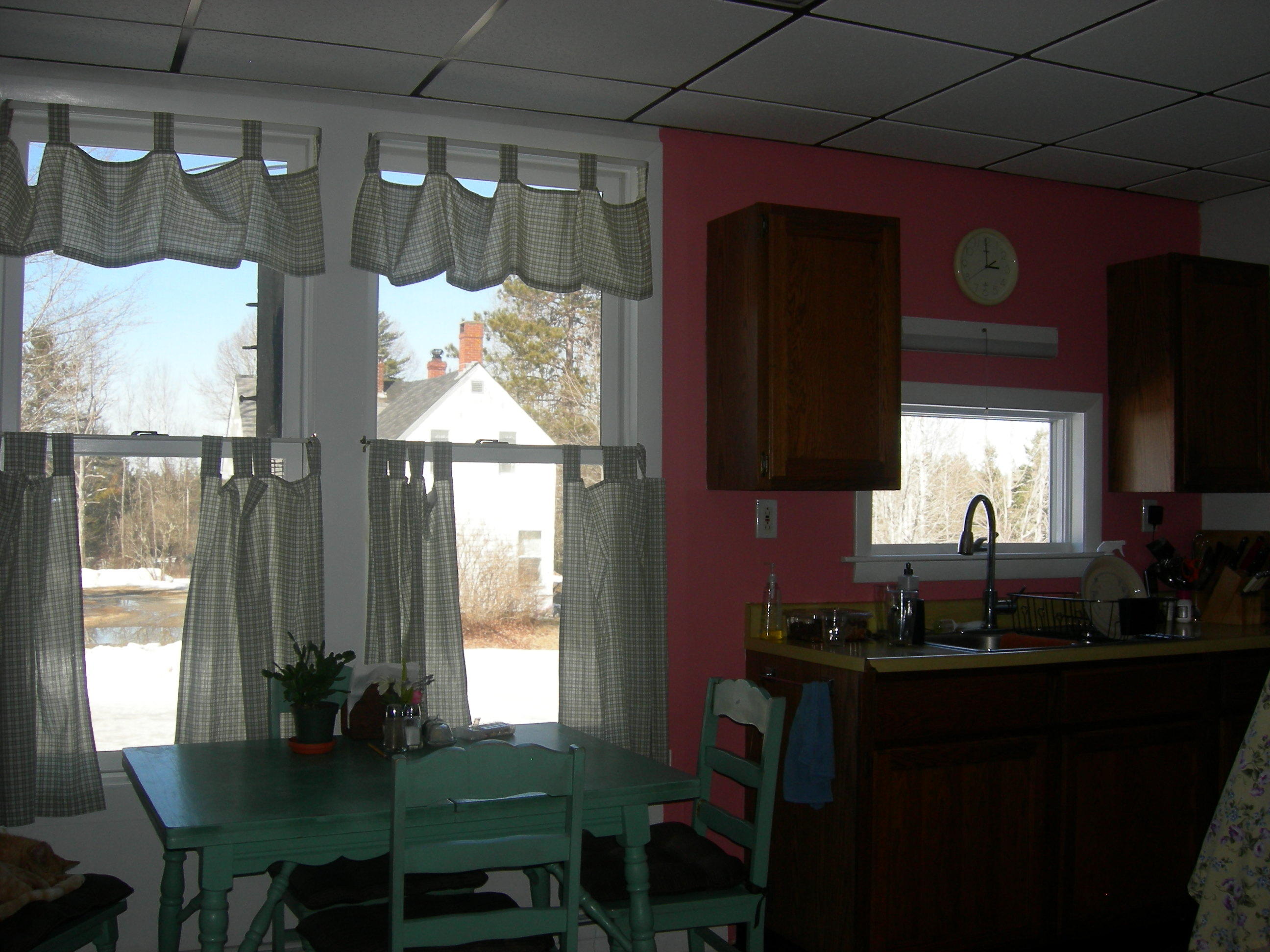 Eat-in kitchen