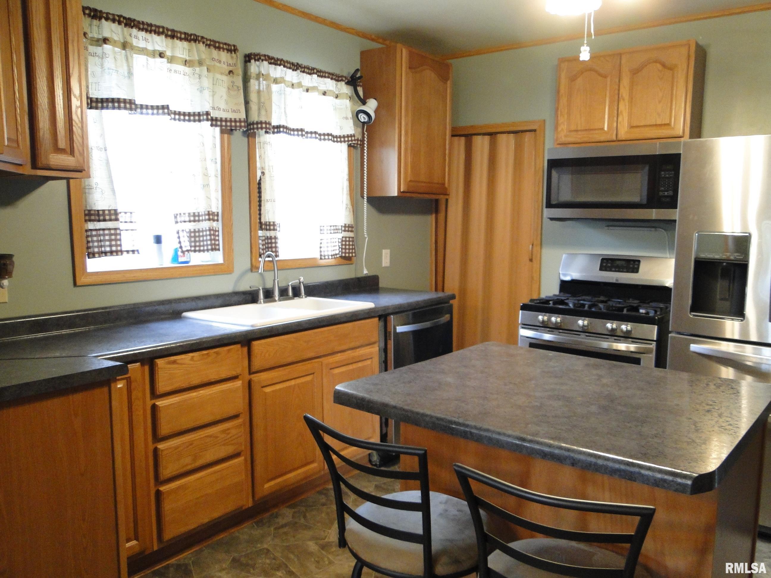 305 Maple Street Augusta, IL 62311 - Photo 9 of 21 Gallery Image 9