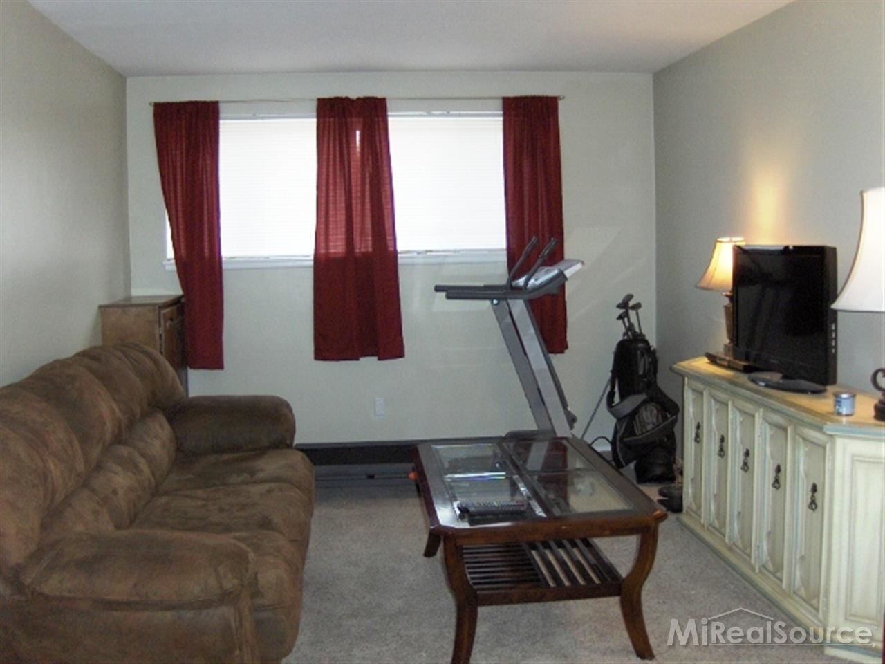 4345 South Crooks Road Royal Oak, MI 48073 - Photo 2 of 14 Living Room
