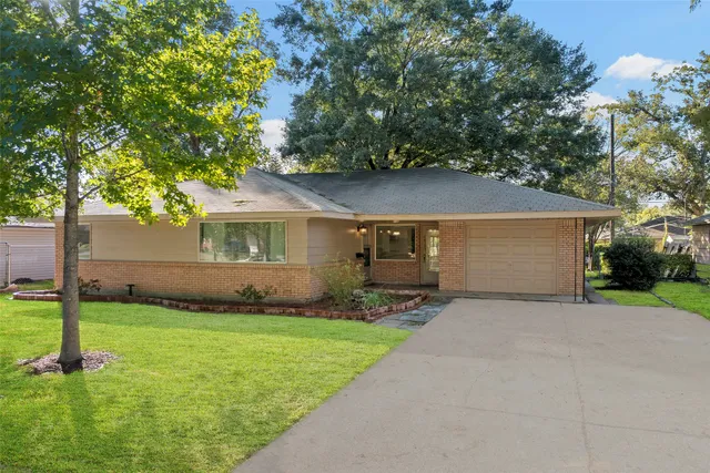 $1,850 | 4413 West 43rd Street, Houston, TX 77092