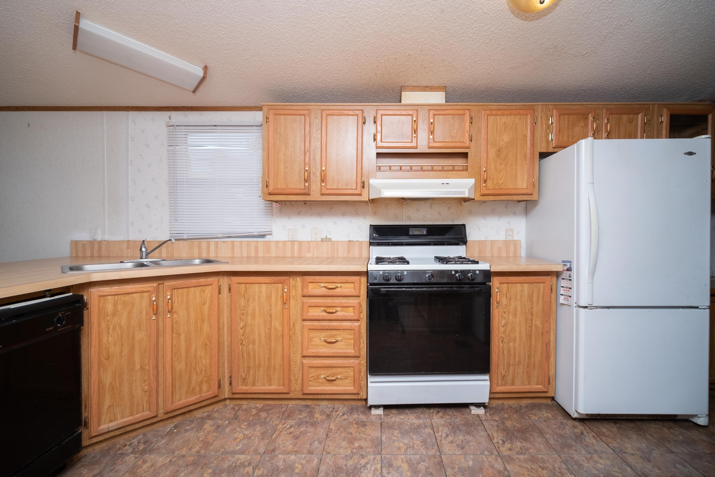 1202 Spring Circle Belvidere, IL 61008 - Photo 5 of 16 a kitchen with stainless steel appliances granite countertop a refrigerator stove a sink and dishwasher